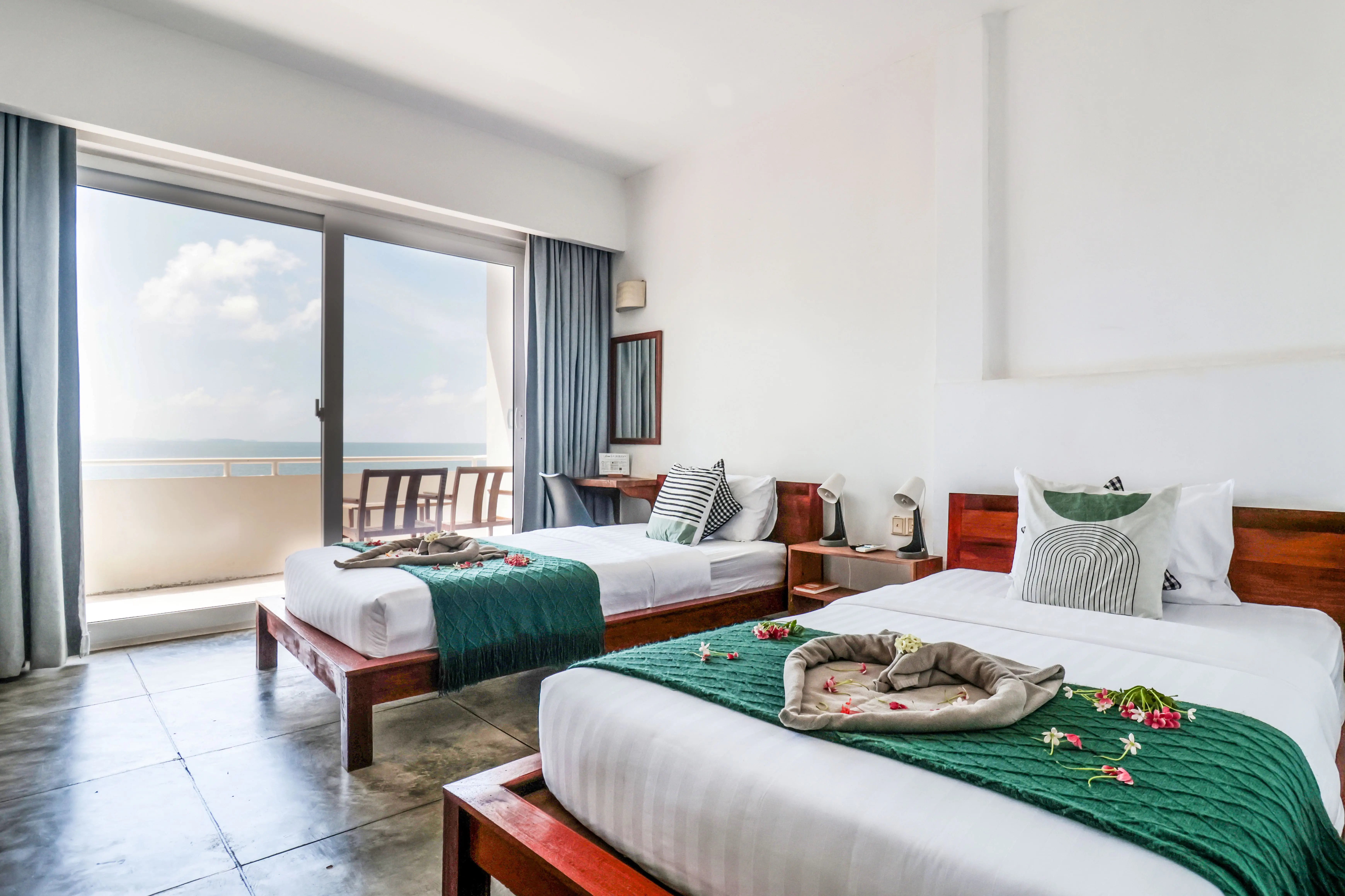 Superior Twin Room with Sea View 2
